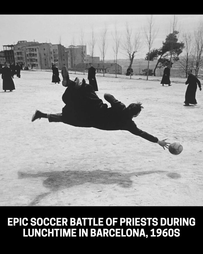 Priests play soccer in Barcelona during the 1960s, a rare and interesting historical photo.