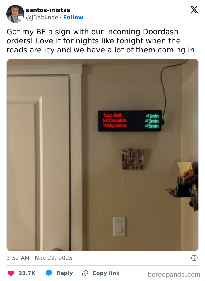 Doordash sign tracking incoming orders for food delivery