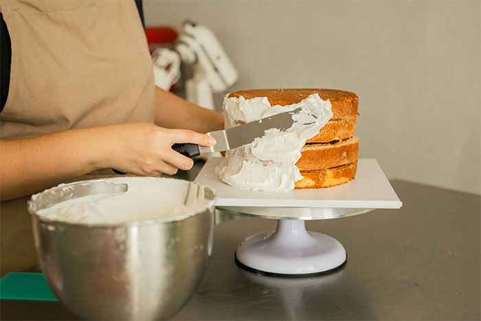 Wedding Cake Drama Ruins Friendship: "Started Advertising Using Stock Images" Wedding Cake Drama Ruins Friendship: "Started Advertising Using Stock Images"