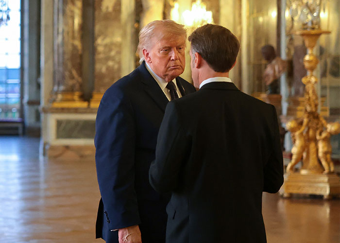 After Trump's 'De*d Fish' Handshake With Macron Goes Viral, Body Language Experts Reveal Its Meaning After Trump's 'De*d Fish' Handshake With Macron Goes Viral, Body Language Experts Reveal Its Meaning