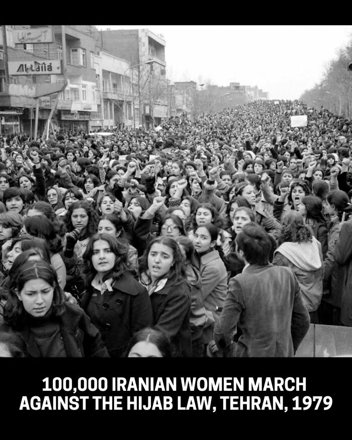 Historical photos: 100,000 Iranian women march against the Hijab law.