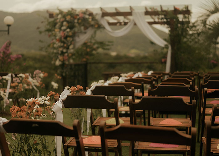 Entitled Mom Wants All Eyes On Her And Her Daughter During Brothers Wedding, Gets Dragged Instead