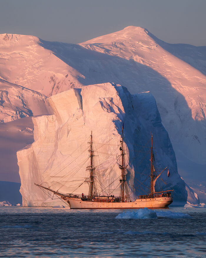 This Photographer Captured 42 Dreamlike Images Of Antarctica’s Beautiful Sunsets, Frozen Peaks, And Endless Plains
