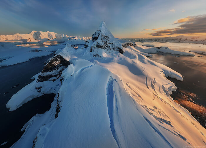 This Photographer Captured 42 Dreamlike Images Of Antarctica’s Beautiful Sunsets, Frozen Peaks, And Endless Plains