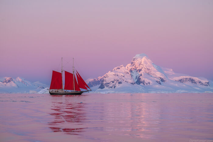 This Photographer Captured 42 Dreamlike Images Of Antarctica’s Beautiful Sunsets, Frozen Peaks, And Endless Plains