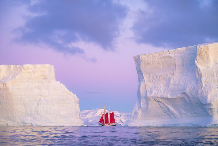 This Photographer Captured 42 Dreamlike Images Of Antarctica’s Beautiful Sunsets, Frozen Peaks, And Endless Plains