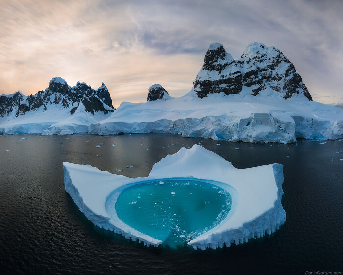 This Photographer Captured 42 Dreamlike Images Of Antarctica’s Beautiful Sunsets, Frozen Peaks, And Endless Plains
