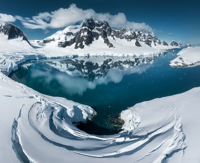 This Photographer Captured 42 Dreamlike Images Of Antarctica’s Beautiful Sunsets, Frozen Peaks, And Endless Plains