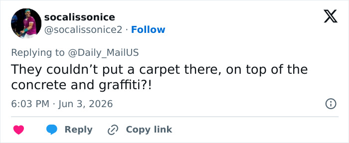Tweet commenting on concrete and graffiti at Jennifer Lopez event Tweet commenting on concrete and graffiti at Jennifer Lopez event