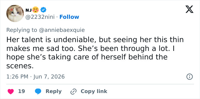 Twitter user reflects on Ariana Grande's talent and thin appearance