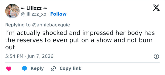 Twitter comment praising Ariana Grande's body resilience on tour