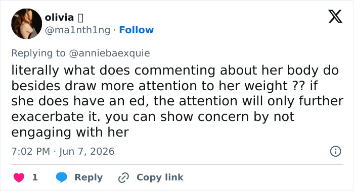 Comment warns against discussing Ariana Grande's weight to avoid exacerbating health issues