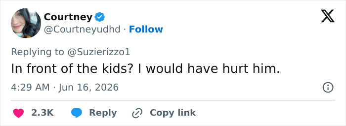 Tweet expressing readiness to defend dad against male Karen harassment Tweet expressing readiness to defend dad against male Karen harassment
