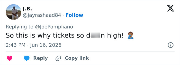 A screenshot of a social media post commenting on World Cup tickets, highlighting the boss's hypocritical act in soccer. A screenshot of a social media post commenting on World Cup tickets, highlighting the boss's hypocritical act in soccer.