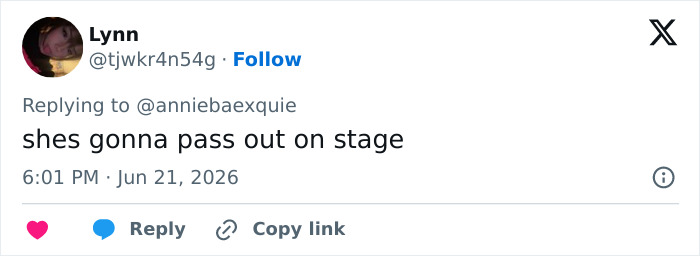 A fan tweet about Ariana Grande's health during her tour.