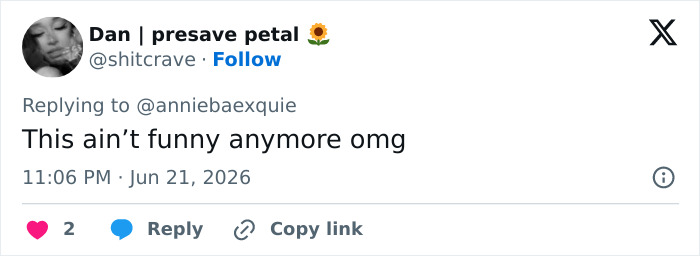Detail In Backstage Snap From Ariana Grande's Tour Has Fans "Worried This Is Gonna End Badly" Detail In Backstage Snap From Ariana Grande's Tour Has Fans "Worried This Is Gonna End Badly"