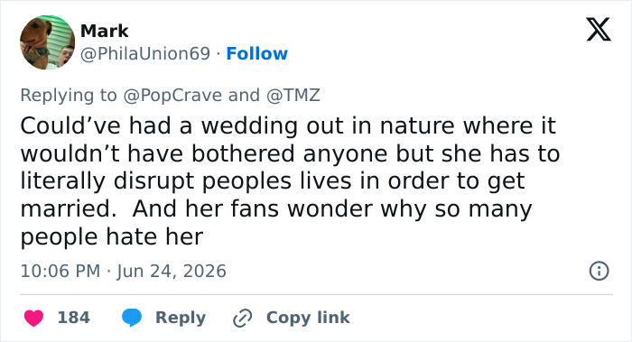 A tweet showing backlash against Taylor Swift's wedding plans and perceived elitism.