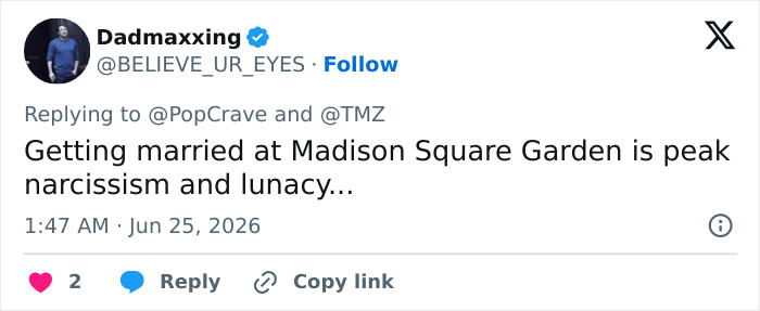 A tweet by 'Dadmaxxing' criticizing Taylor Swift's wedding plan for using Madison Square Garden as narcissistic.
