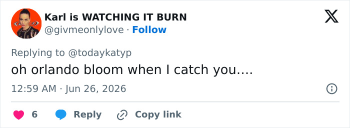 Screenshot of a tweet by @givmeonlylove referencing Katy Perry and Orlando Bloom and the backlash surrounding implants.