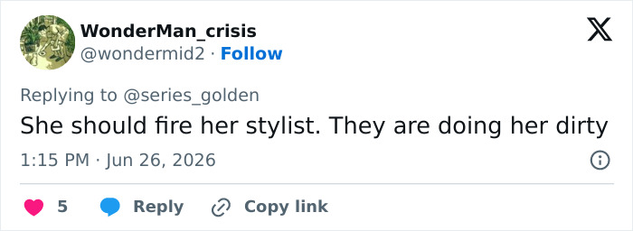 A tweet criticizing Millie Bobby Brown's stylist for her red carpet appearance: She should fire her stylist.