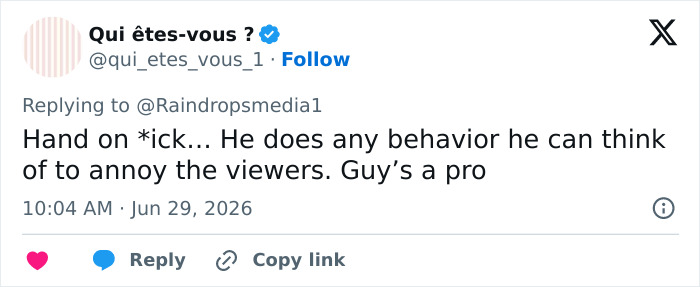 A tweet remarking on Jaden Smith's public behavior of holding his manhood.
