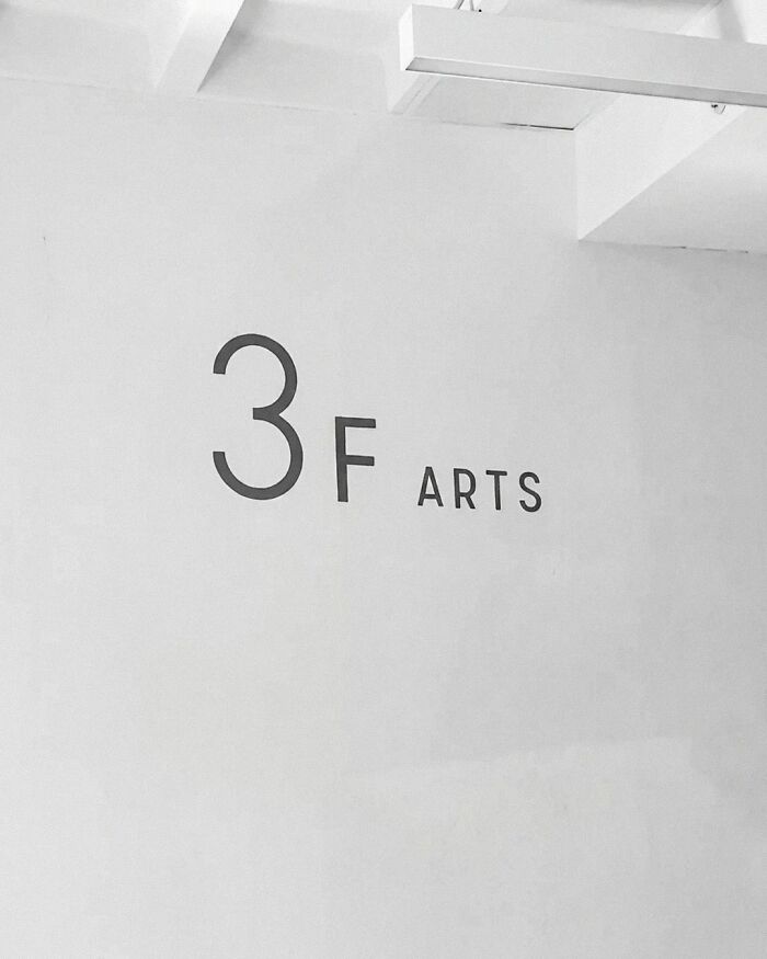 Confusing floor sign with missing space in 3F arts label