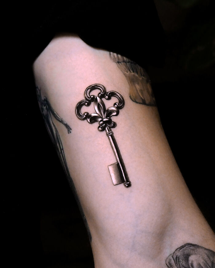 Chrome Key With Classical Ornaments