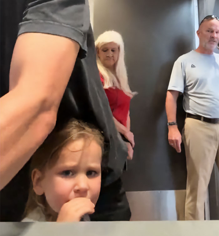 Dad Gives Update After “Male Karen” Harassed Him For Helping His Daughter In Women's Restroom, Made Girl Cry Dad Gives Update After “Male Karen” Harassed Him For Helping His Daughter In Women's Restroom, Made Girl Cry