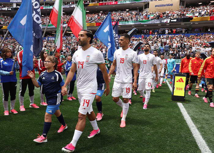 Iran World Cup team enters the field in Los Angeles, sparking a viral frenzy.