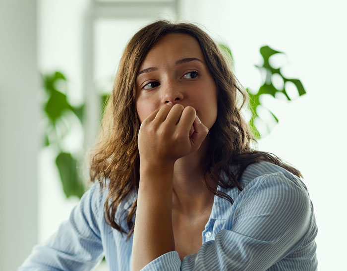 Woman Finds Husband's "Lost Phone" Starts Losing Her Mind Over It