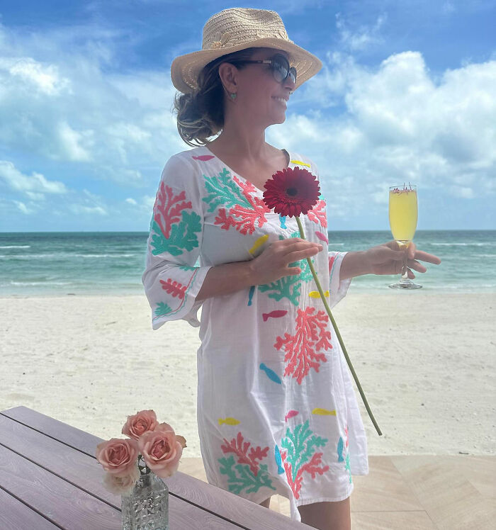 Shania Twain enjoying a drink by the beach, before her transformation and beauty standards conformity side effects. Shania Twain enjoying a drink by the beach, before her transformation and beauty standards conformity side effects.