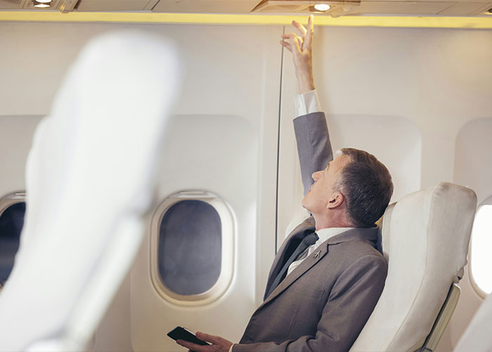 “Insane”: Flight Attendants Plead For Passengers To Stop Disturbing Habit On Planes Before Disaster Strikes