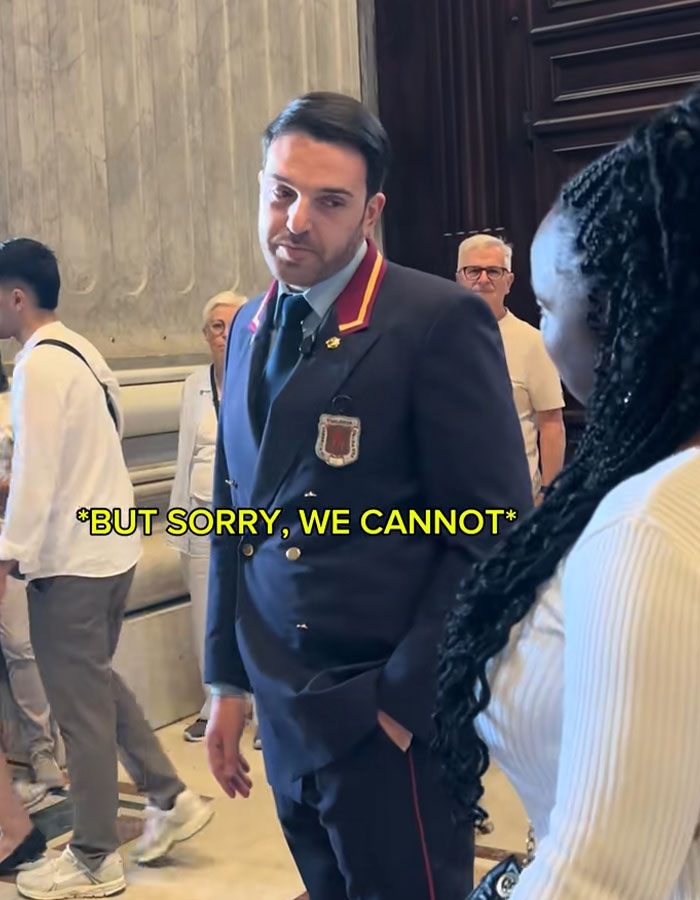 Awkward Video Shows Woman Refusing To Stop Singing At The Vatican After Multiple Security Guards Ask Her To Leave Awkward Video Shows Woman Refusing To Stop Singing At The Vatican After Multiple Security Guards Ask Her To Leave