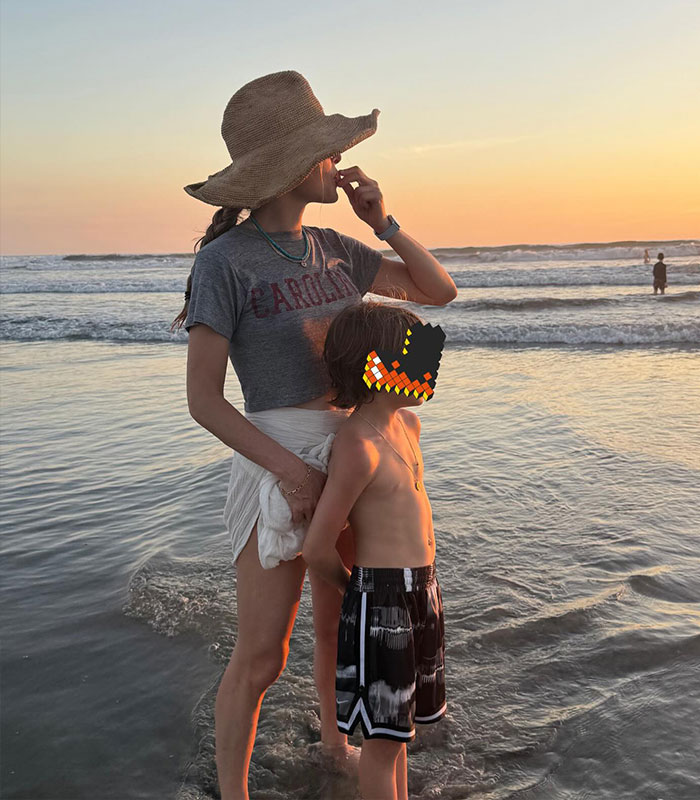 Jason Biggs' Soon-To-Be Ex-Wife Finally Breaks Silence After Bedroom Photos With Her 12YO Son Sparked Backlash