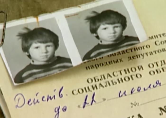 ID photos of a young girl, highlighting the tragic story of a 3-year-old girl abandoned by parents. ID photos of a young girl, highlighting the tragic story of a 3-year-old girl abandoned by parents.