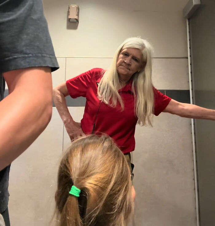 Dad Gives Update After “Male Karen” Harassed Him For Helping His Daughter In Women's Restroom, Made Girl Cry Dad Gives Update After “Male Karen” Harassed Him For Helping His Daughter In Women's Restroom, Made Girl Cry