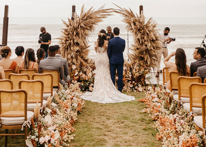 Entitled Mom Wants All Eyes On Her And Her Daughter During Brothers Wedding, Gets Dragged Instead