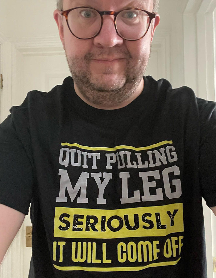 Man wearing shirt with leg-related message tied to professional surgeon incident Man wearing shirt with leg-related message tied to professional surgeon incident