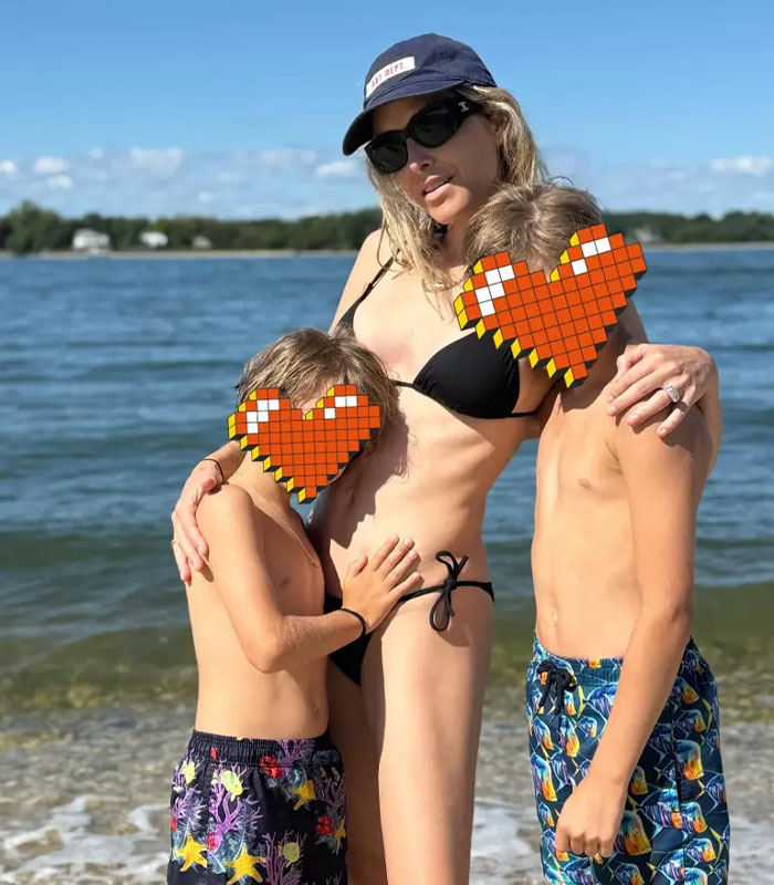 Jason Biggs' Soon-To-Be Ex-Wife Finally Breaks Silence After Bedroom Photos With Her 12YO Son Sparked Backlash