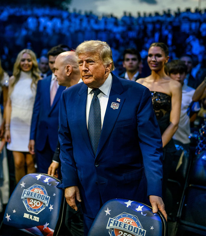 After Trump's 'De*d Fish' Handshake With Macron Goes Viral, Body Language Experts Reveal Its Meaning After Trump's 'De*d Fish' Handshake With Macron Goes Viral, Body Language Experts Reveal Its Meaning