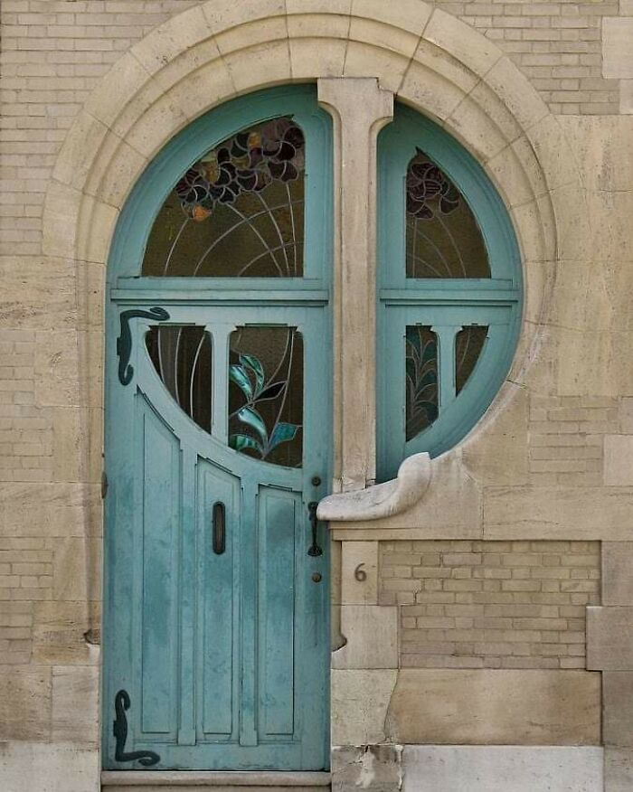 Innovative circular door with artistic glass and irregular frame