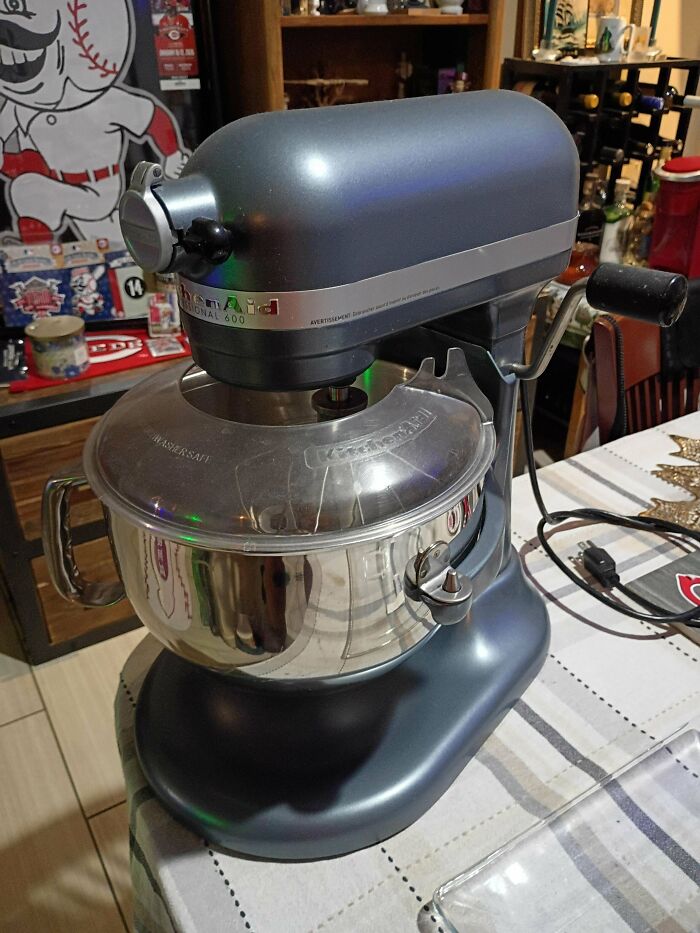 KitchenAid professional 600 mixer found at Goodwill thrift store