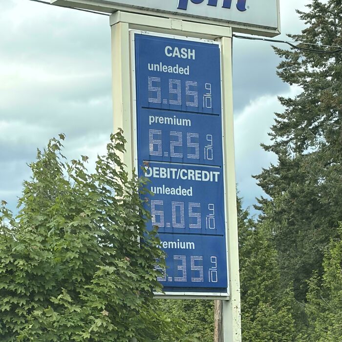 Mildly interesting pictures: A gas station sign displaying prices for unleaded and premium fuel, both cash and credit.