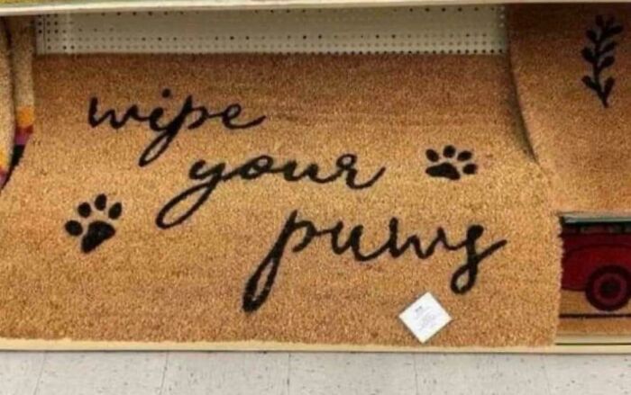 Awful design fail doormat with typo wipe your paws as wipe your puny