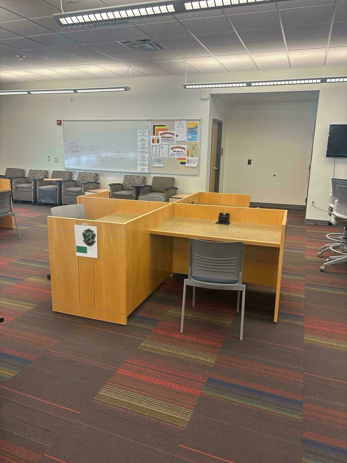 Library study cubicles poorly arranged with no privacy design fail