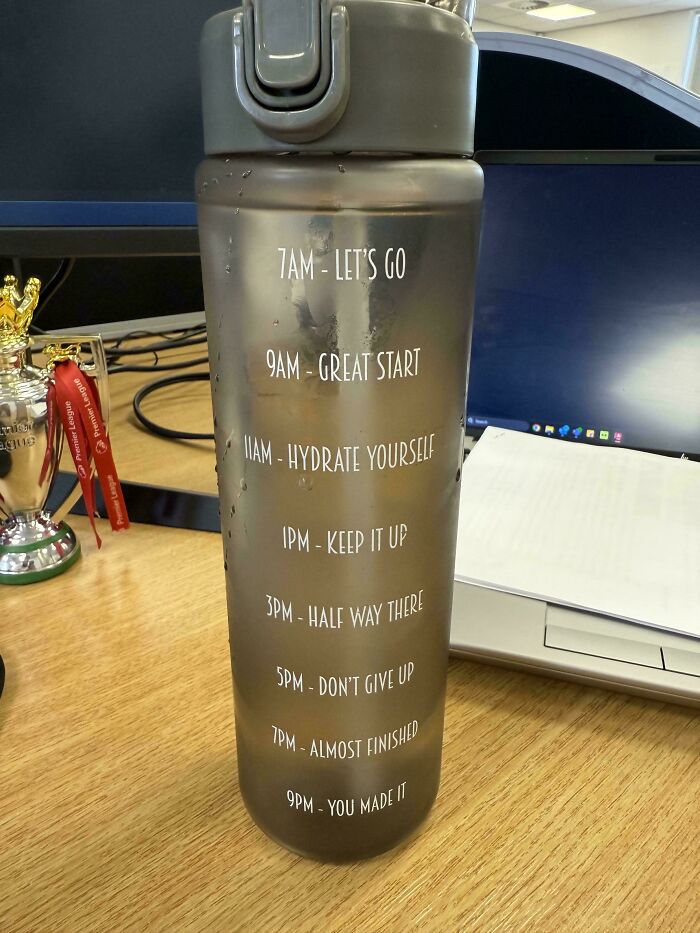 Water bottle with time markers and motivational text illustrating design flaw