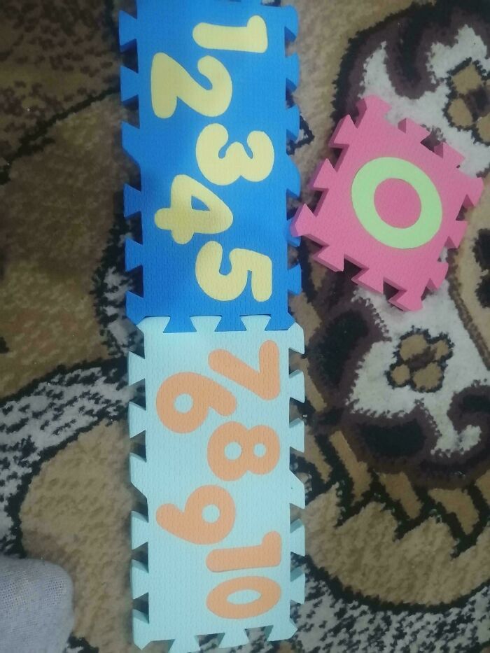 Puzzle mat numbers design fail with misplaced zero piece