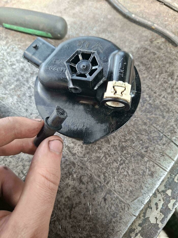 Ford Have Started Putting These Flimsy Fuel Filter Casings On Their Diesel Engines And They're Barely A Step Up From Papermache. Colleague Didn't Even Notice It Had Snapped While Removing Clip On Line