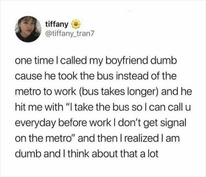A tweet about a boyfriend taking the bus to call his girlfriend, showcasing a sweet post about love.