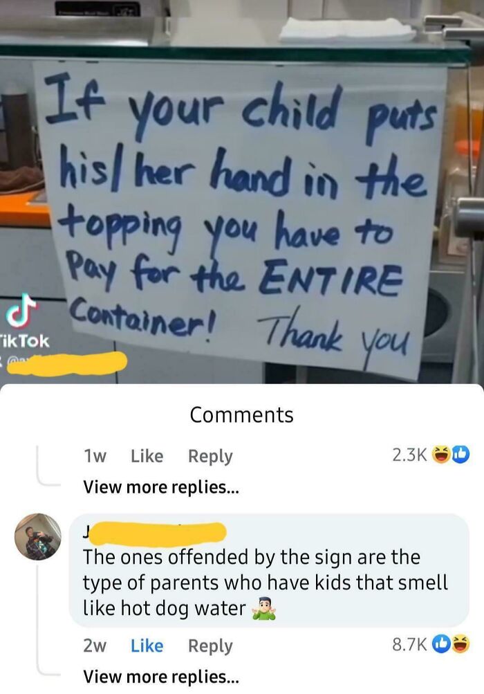 A sign about paying for toppings, with a savage burn comment below it, providing hilarious burns.